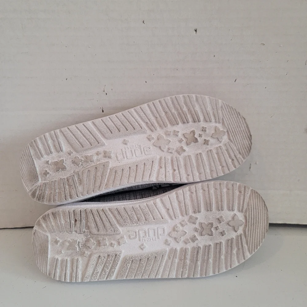 HEY DUDES WALLY YOUTH SLIP ON SHOES ( sz Y-1 or Wm - 2)‎